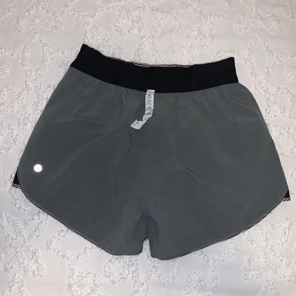 LULULEMON REVERSIBLE SHORTS - Picture 6 of 7